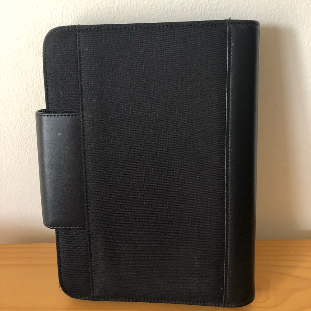 Franklin Covey Black Organizer Magnetic Close  7-Ring Refillable Pocket Cards - Picture 2 of 8